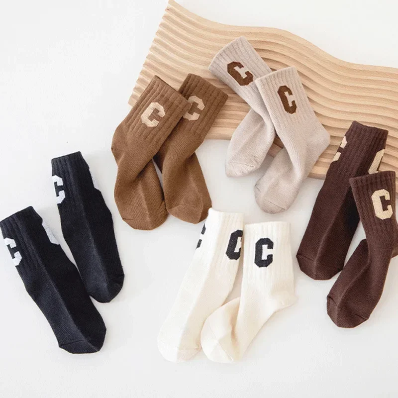 5 Paare/los Kinder Weihnachten geschenk Socken Koreanische Mode C-Brief Kinder Mittleren Rohr Socke Jungen Mädchen Plüsch Socke Baby Schuhe 양말
