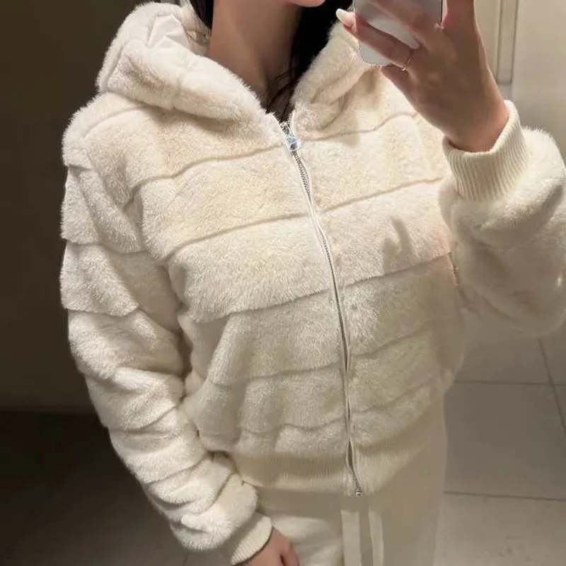 معطف فرو نسائي أنيق فضفاض مناسب للخريف والشتاء طويل Sve للتنقل مع قبعة من الفرو المزيف Jaet #1