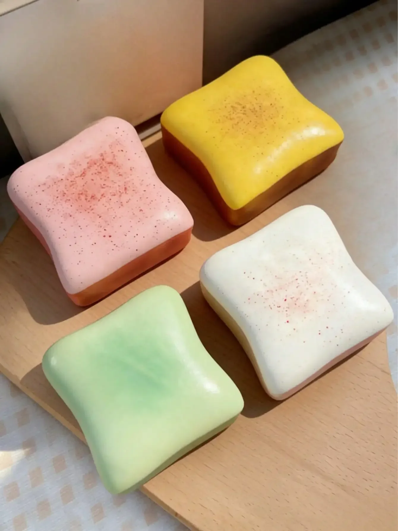 1 Unidade Brinquedo Squishy Super Macio em Formato de Pão de Manteiga, de Subida Lenta, Brinquedo Sensorial Anti-stress para Alívio de Estresse e Ansiedade, Decoração para Mesa de Escritório, Comida Falsa Fofa, Ornamento Artesanal para Mesa, Presente