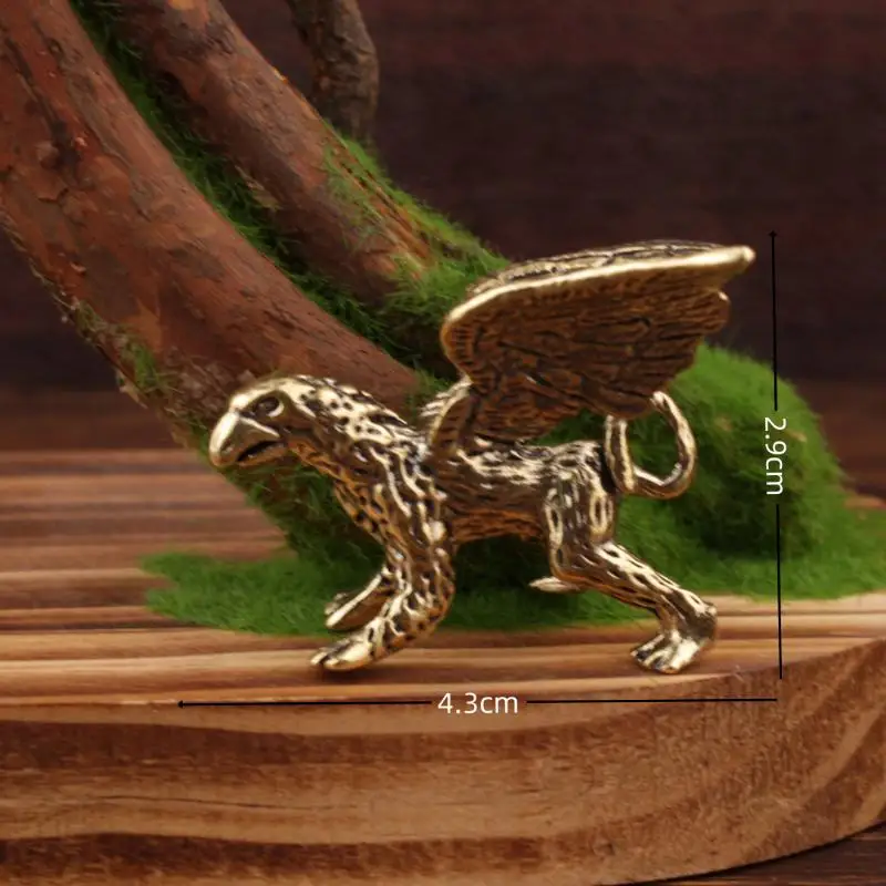 Mini-Messingfiguren von Drachen und Griffins, detaillierte Schnitzereien, antike Oberfläche, Schreibtischdeko, Sammlerstück – Detail 5