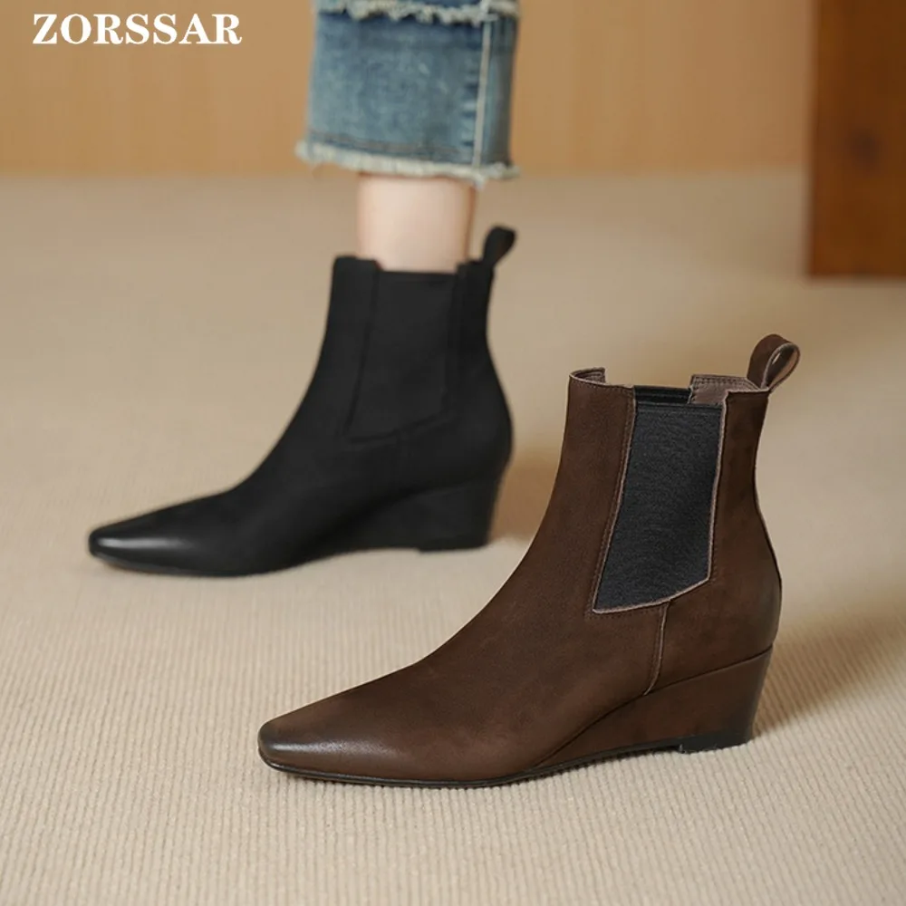 2025 الخريف الشتاء أشار تو حذاء من الجلد النساء مصمم خمر إسفين كعب الأحذية الحديثة قصيرة بوتاس Zapatos De Mujer