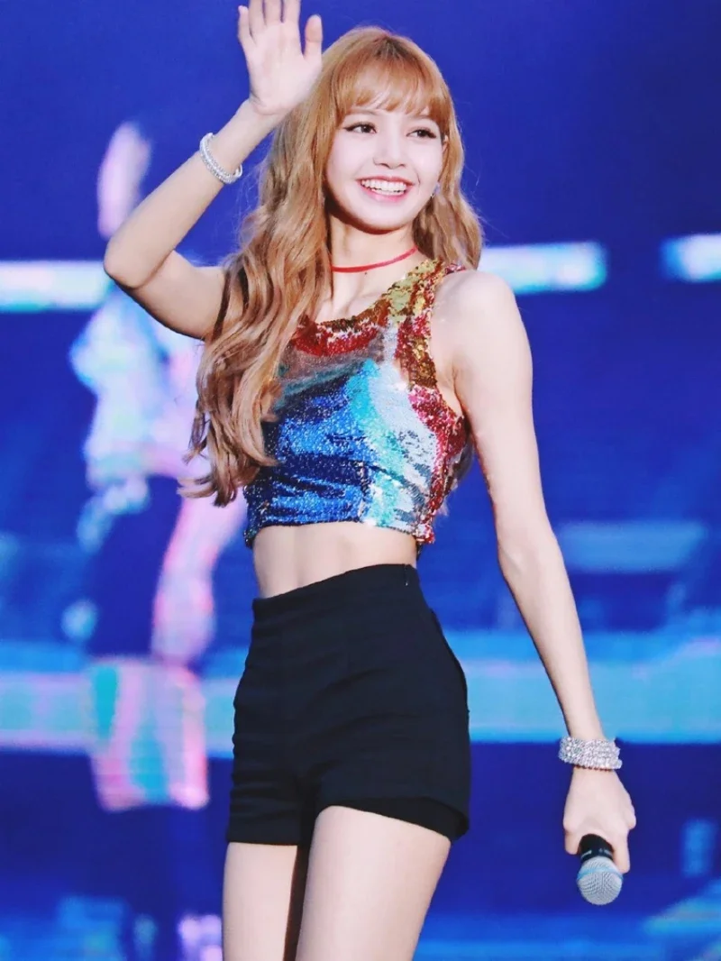 Kpop ليزا زي حفلة موسيقية للفتيات ، ملابس مهرجان الموسيقى ، ملابس الهذيان ، زي الأداء المسرحي ، شورت أسود ضيق ، ملابس رقص موسيقى الجاز