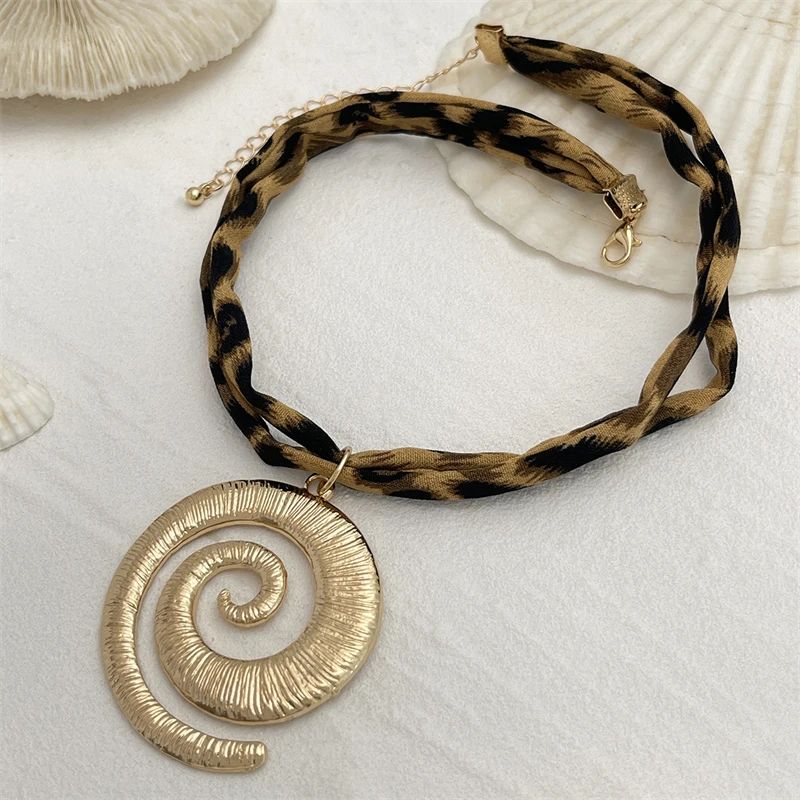 

Vintage Double Layered Leopard Print Cotton Choker Necklace for Women Trendy Metal Flower Star Short Neck Chain Jewelry Gifts
