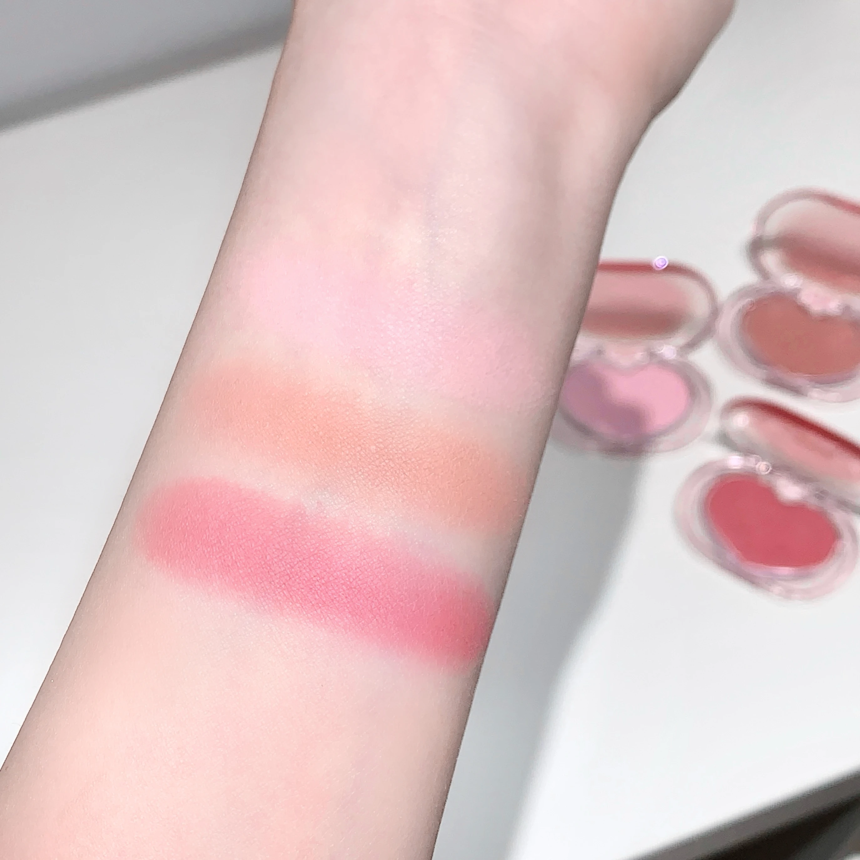 LEE INTO Blush de cor única Textura sedosa, renderização sem sensação de pó Baixa saturação, brilho fosco natural de longa duração