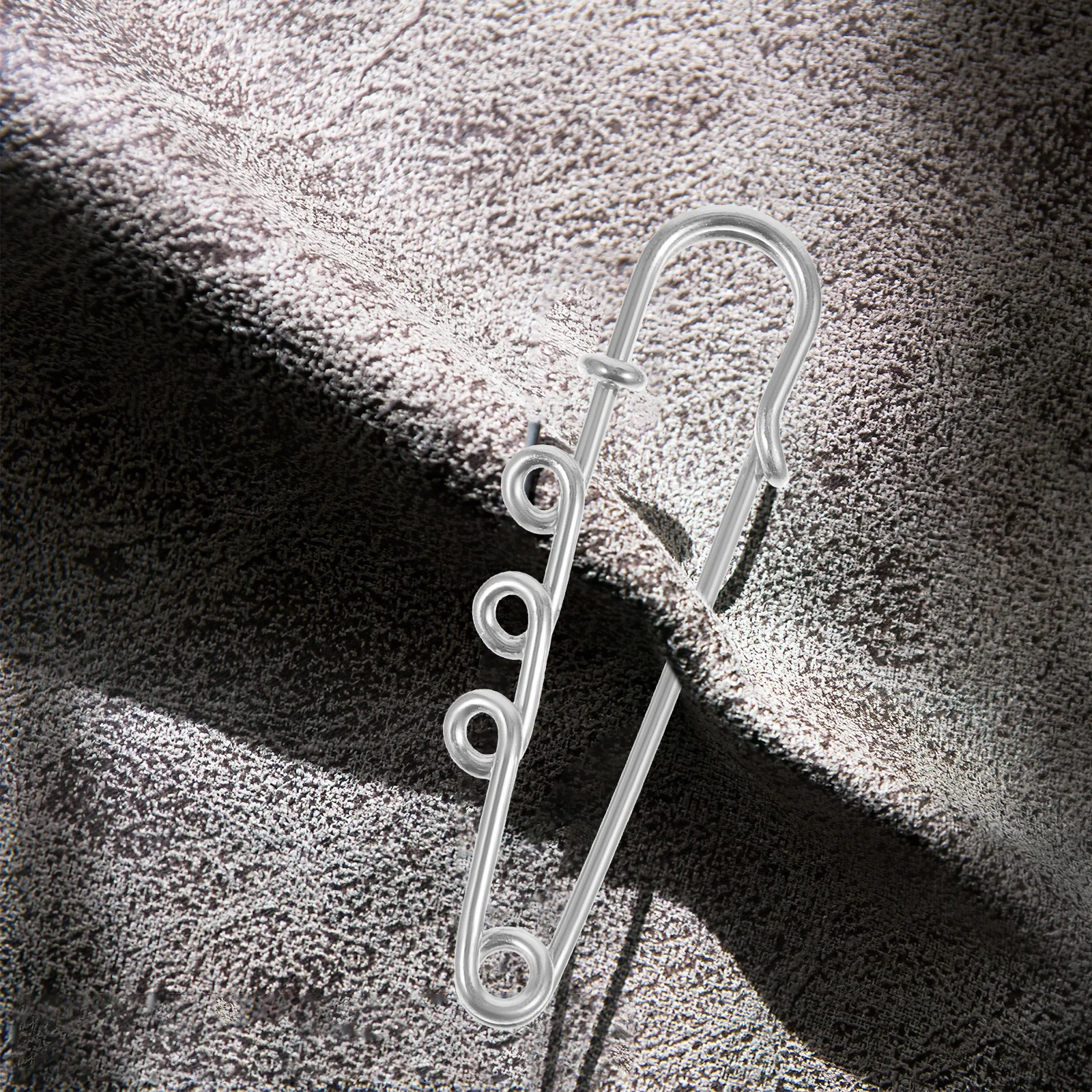 

50pcs Safety Pins 3 Hole Heavy Duty Blanket Fabric DIY Brooch Pins for Clothes Crafts Decorative Accessories 50mm Gold Tone