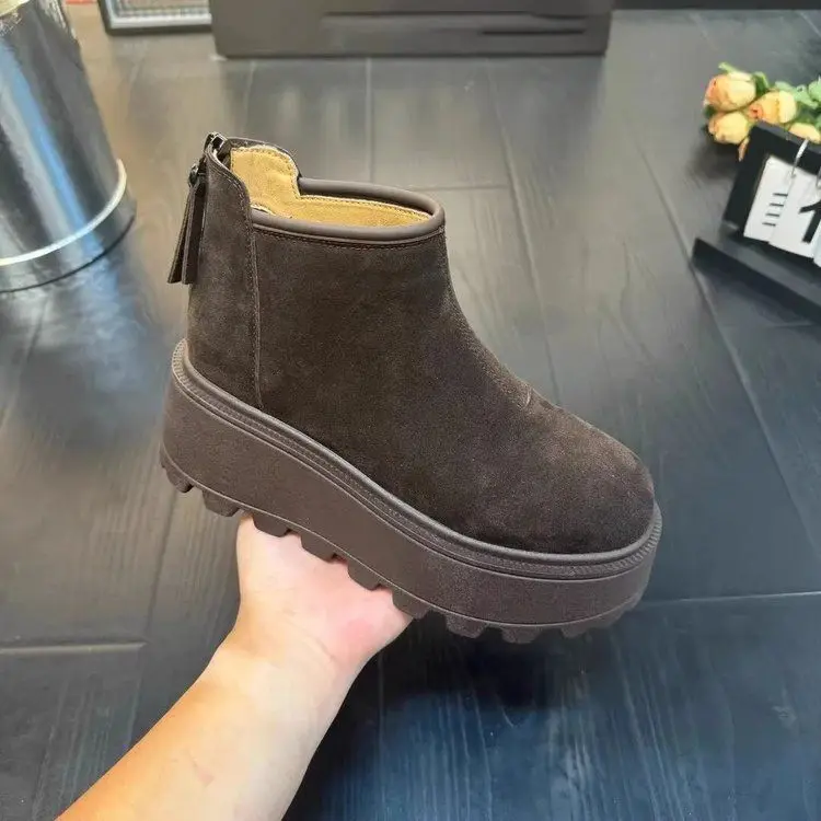 Women's fashionable and versatile velvet short boots  2025 winter new model  sponge cake thick soled women's short boots