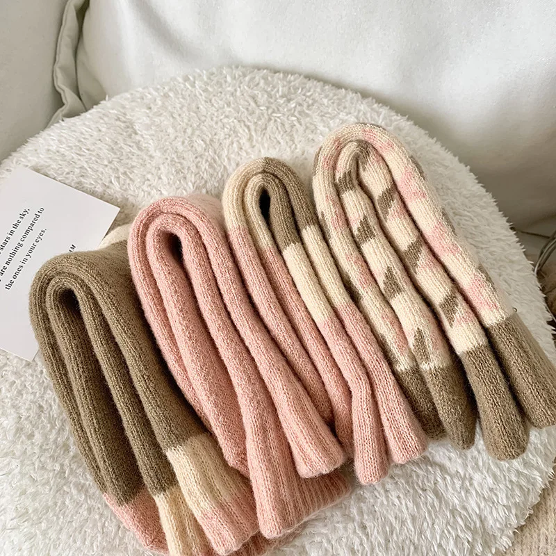 4Pairs Women's Pink Mid Tube Socks Autumn/Winter Socks Trendy INS Style Medium High Tube with Velvet Warm Woolen Loop Long Socks image 4