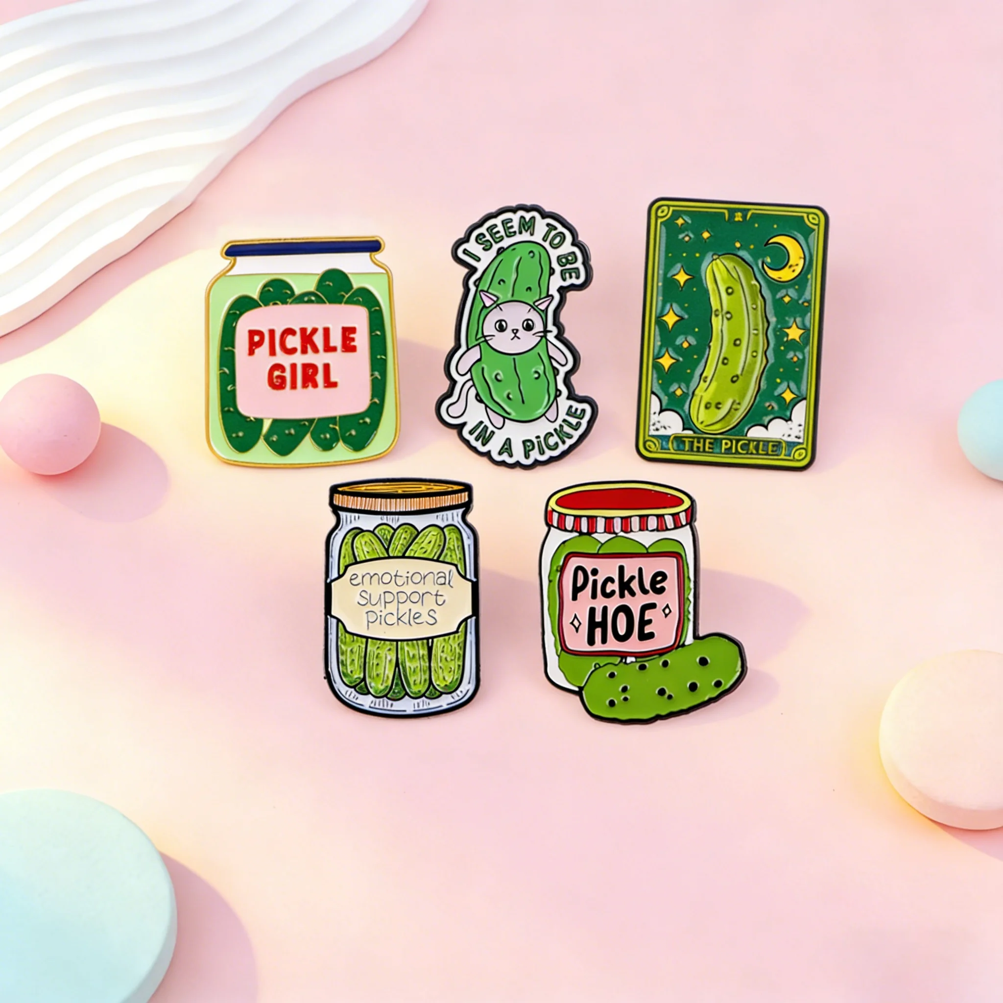 Pins de esmalte de pepino encurvado, broches de gato de dibujos animados, insignias para mochilas, regalos de colección, joyería divertida, accesorios de cosplay