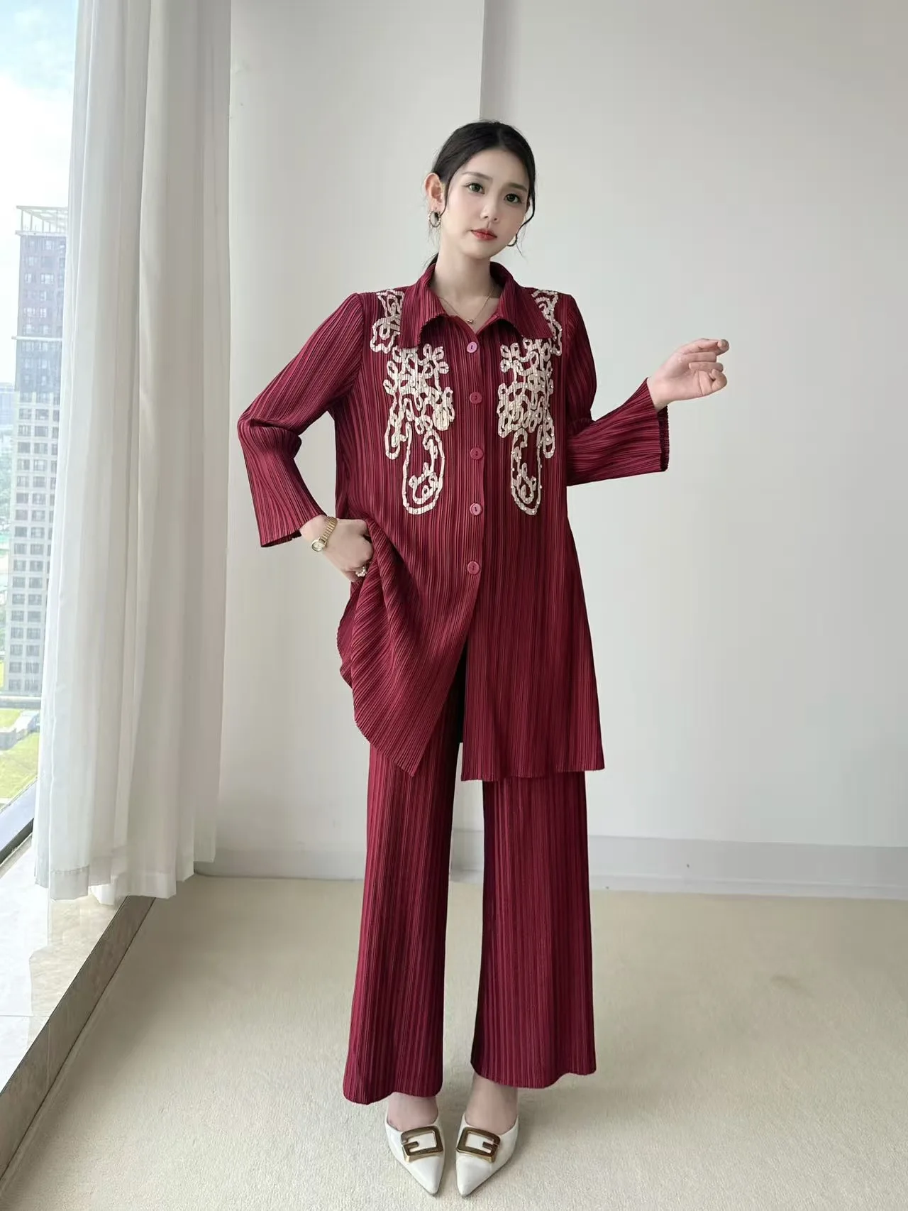 

Miyake Fold 2025 Осенний новый складной кардиган с откидным воротником и принтом, складной топ + широкие брюки с высокой талией, складки, модный комплект из двух предметов