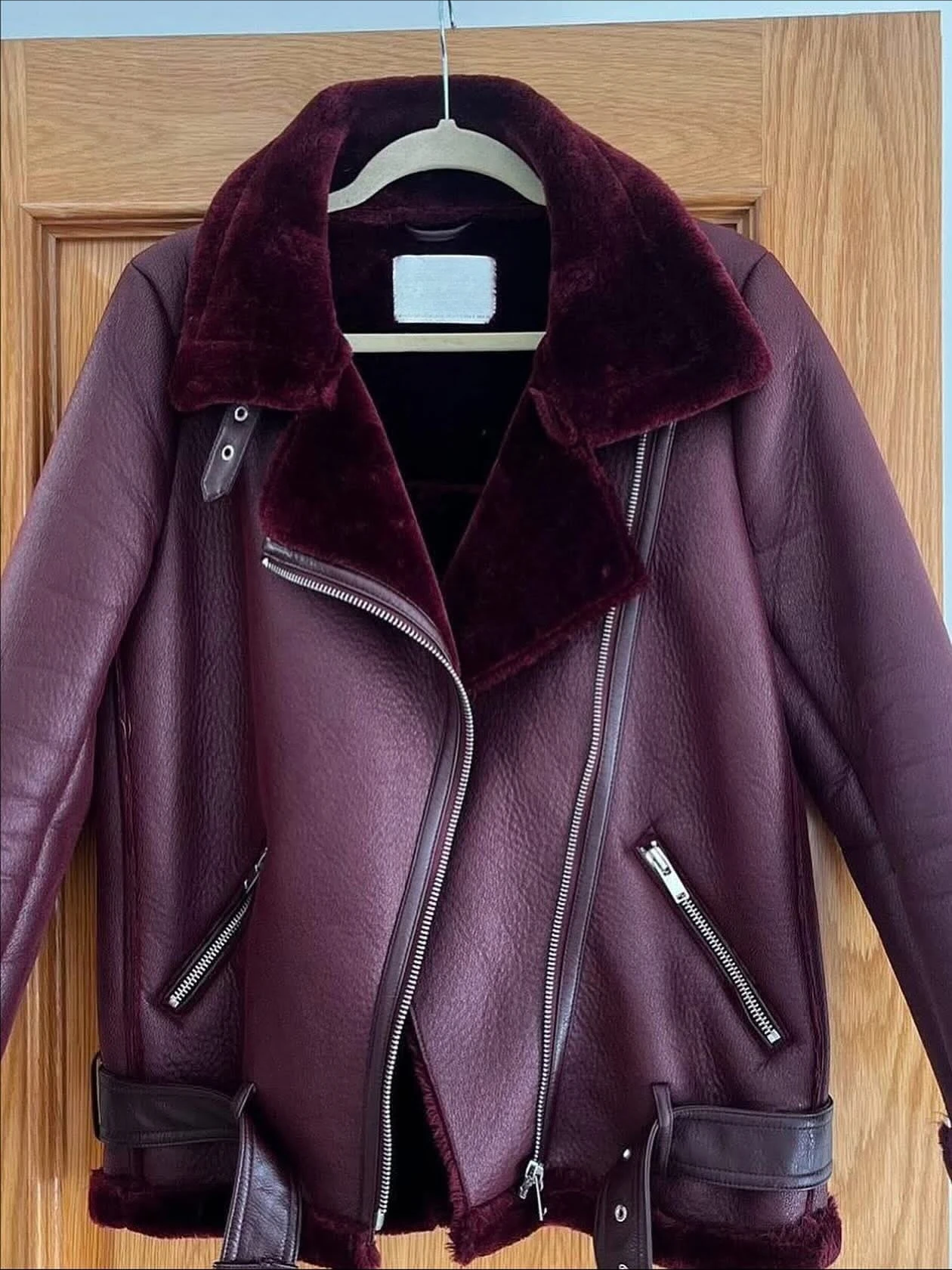 سترة نسائية دافئة من الفرو الصناعي من Suninheart مع حزام ملابس الشارع الشهير سترة نسائية عصرية لراكبي الدراجات النارية معطف سميك وسحاب ملابس خارجية شتوية