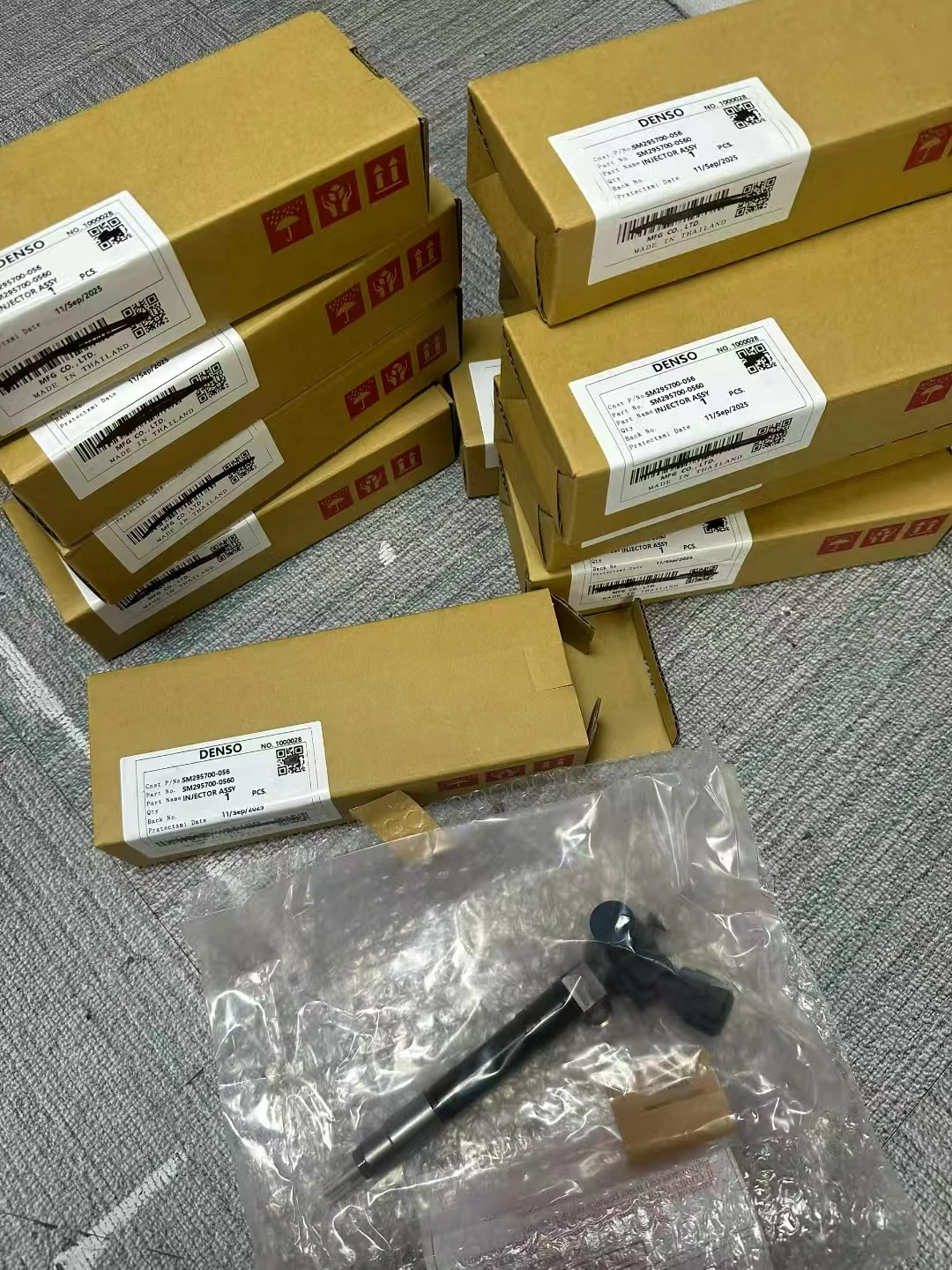 Original Brand New Diesel Fuel Injector 23670-0E020 23670-09430 23670-11020 295700-0560 Suitable for Toyota Hilux Revo 2Gd 2.4L 2.7L