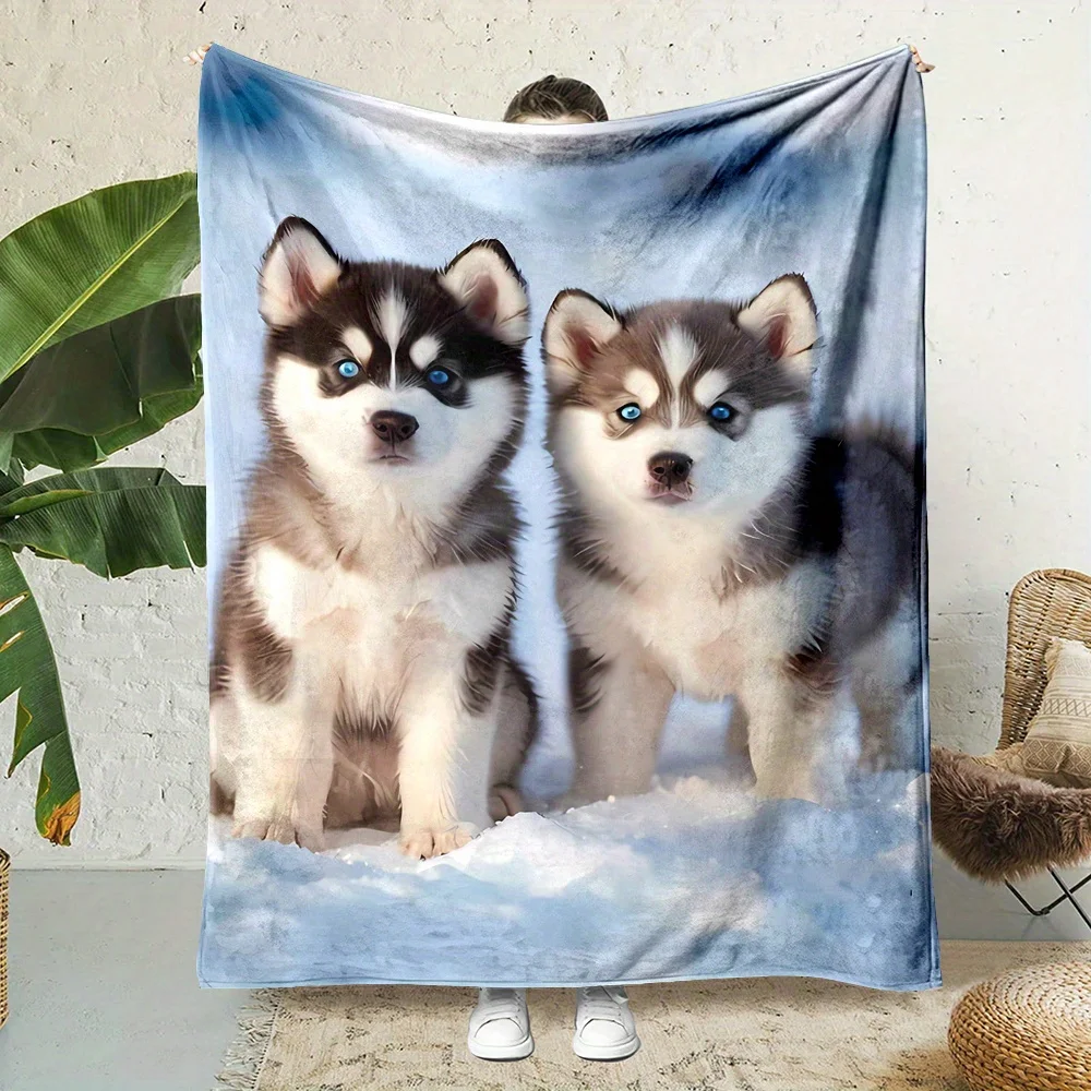 Design pattern of a husky puppy Flannel printed blanket suitable for all seasons suitable for living room office sofa and travel