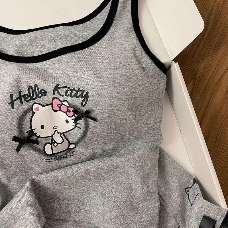 

Пижамы Hello Kitty с нагрудником, 2 шт., жилет Sanrio с героями мультфильмов, новый стиль, пижамы для девочек, модные студенческие летние шорты, домашняя одежда