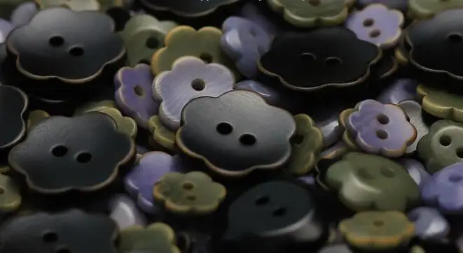 10pcs/LotSize:11mm-20mm Flower shape two eyes resin Buttons fashion Button Knitted cardigan jacket decoration Sewing (KK-4076-1)