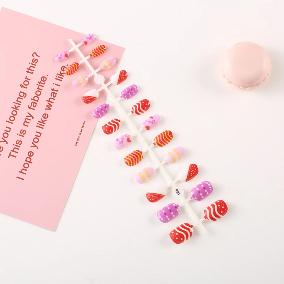 24Pcs Children Fake Nails Strips Mounted Cute Painted Press on Nail Convenient To Wear Does Not Hurt False Nails No Contain Glue