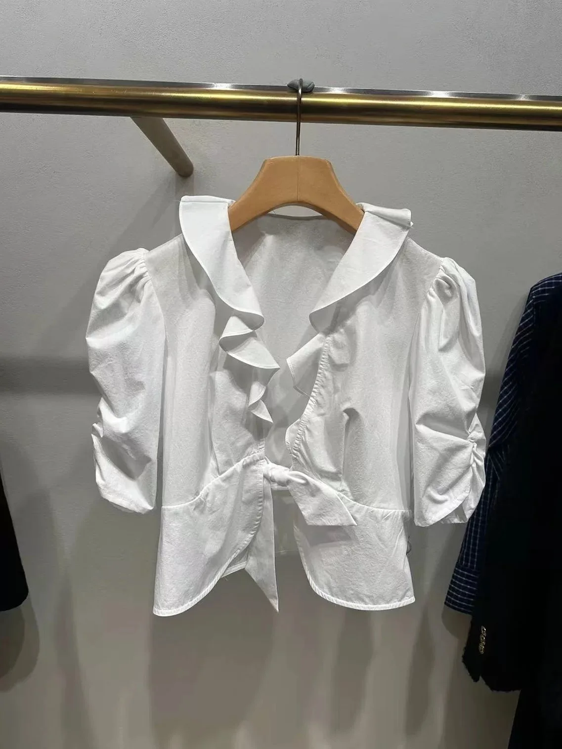 

Spring Summer 2026 White Sexy Short Sleeve Bubble Sleeve Shirt French Style Slim Fit Cotton Blouse with Bowknot Floral Lace Hem