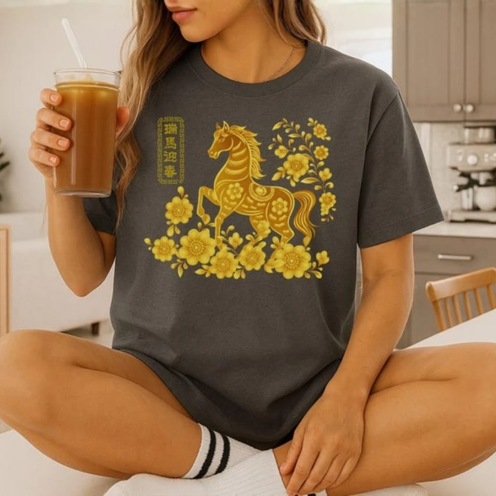 Camiseta del Año del Caballo 2026, camiseta de Año Nuevo Chino, camiseta del zodiaco del caballo de Año Nuevo Lunar, camiseta de vacaciones Unisex de diseño creativo