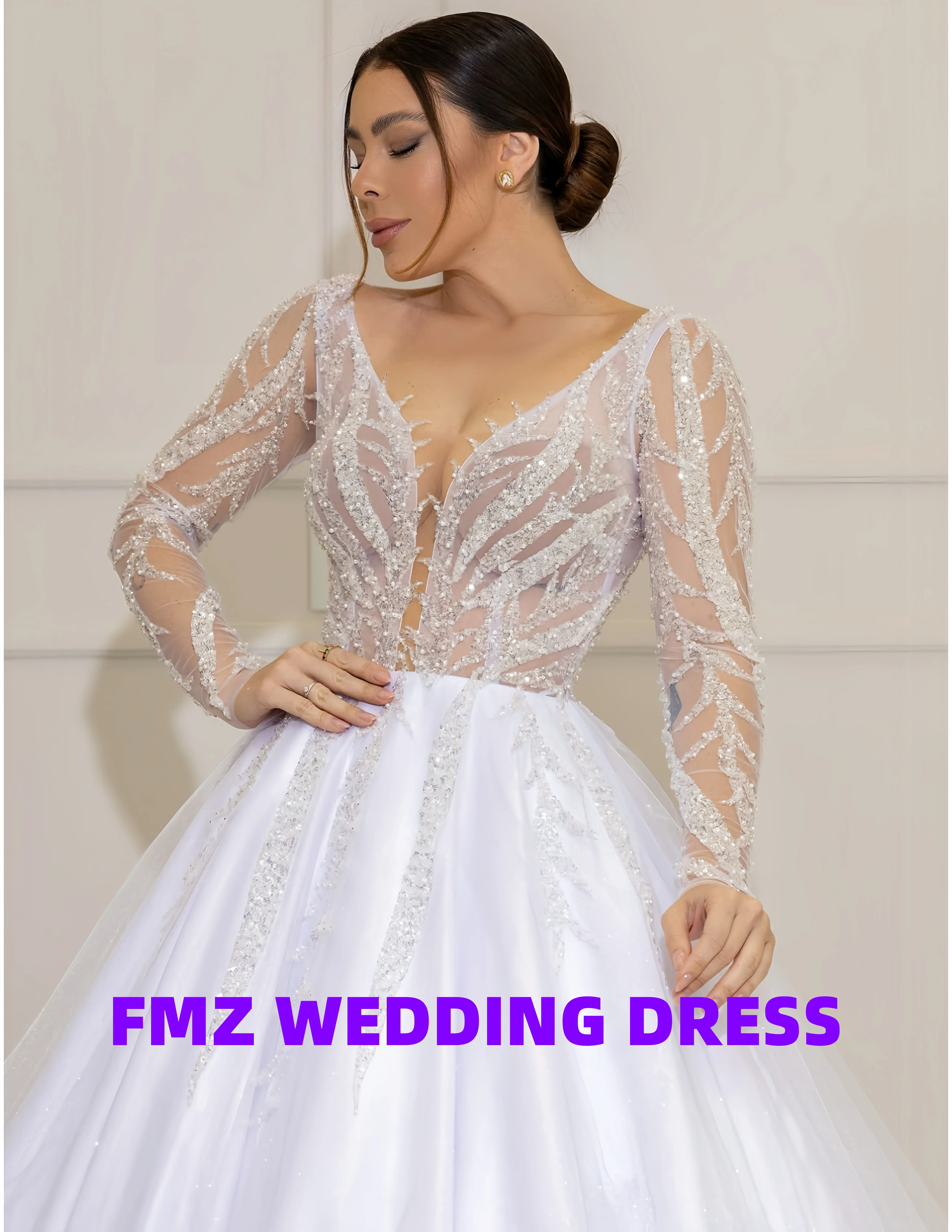 فستان زفاف فاخر مطرز برقبة على شكل حرف v وأكمام طويلة على شكل حرف a من فيستدوس دي نوفيا رداء دي ماري