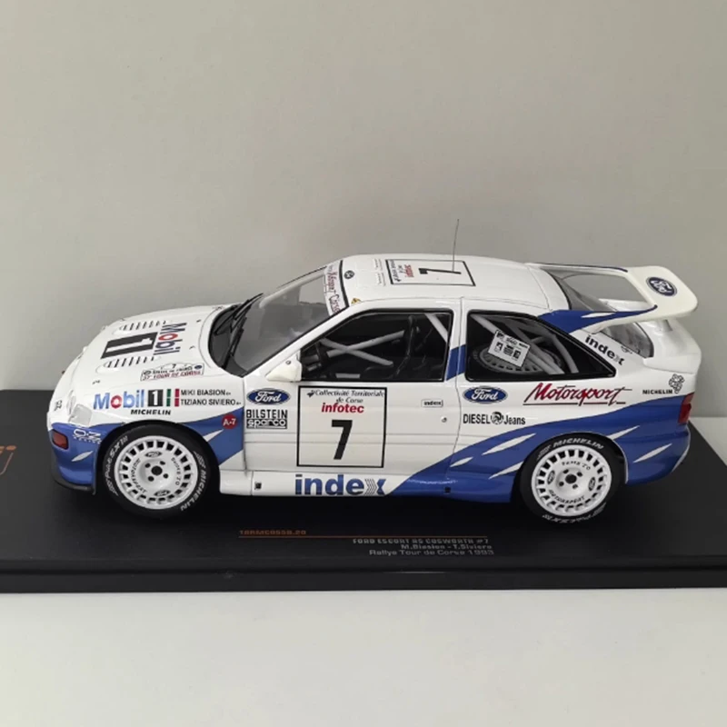 

IXO Масштаб 1/18 ESCORT COSWORTH # 7 1993, модель автомобиля из сплава RS, статическая коллекция, украшенные праздничными игрушками, сувенирный подарок