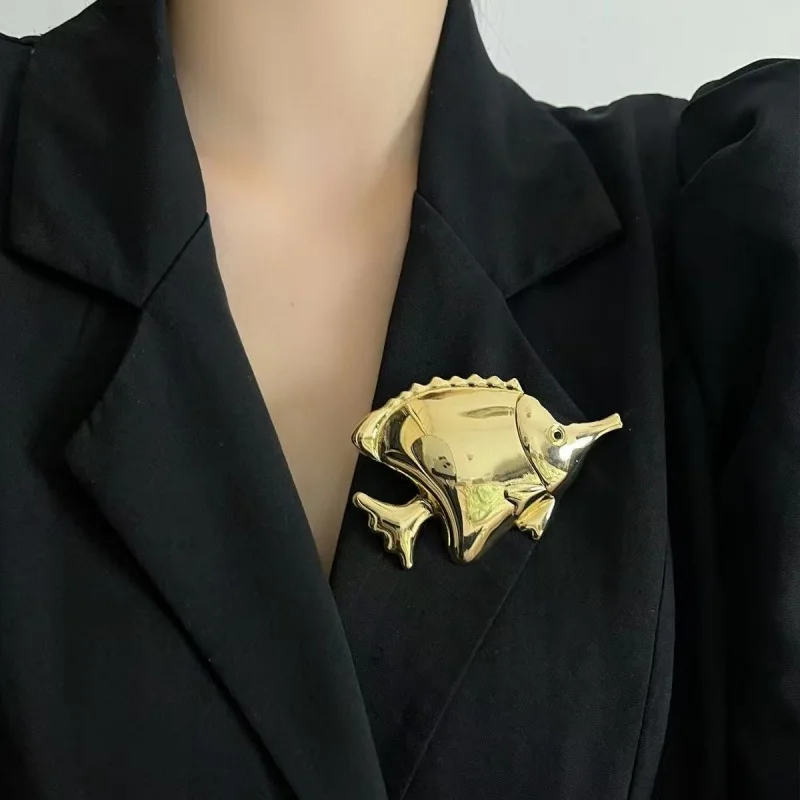 

European Style Metal Brooch for Women Pin Unique Design Smooth Butterfly Fish Chest Flower Pin Daily Accessory for Coats Suits