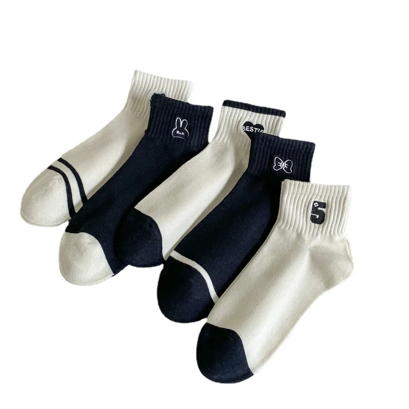 5-Paar-Socken mit kreativem Druck, niedliche Cartoon-Söckchen, modische, minimalistische Baumwollsocken für Damen, kurze Crew-Socken
