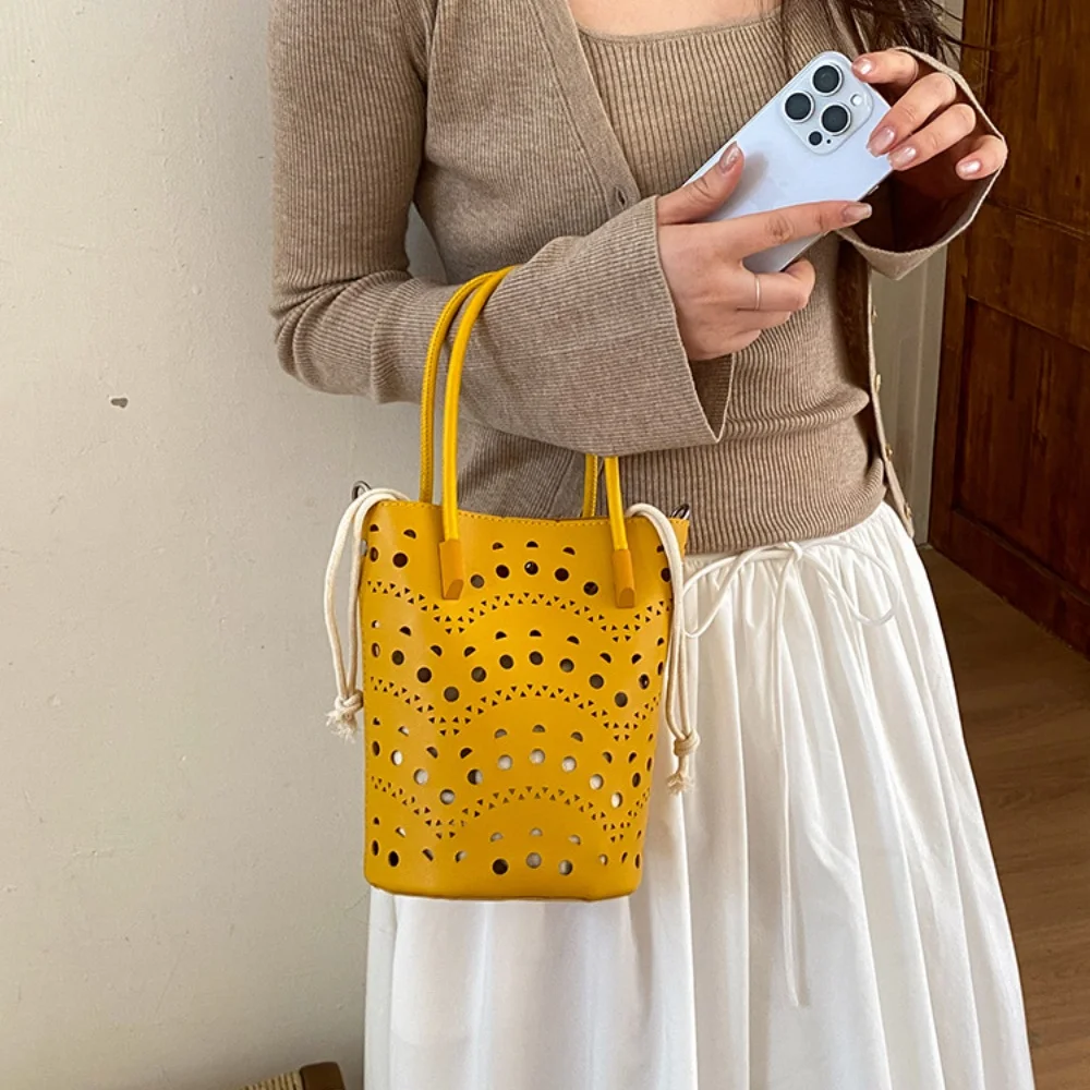 Women's Niche Design Hollow Out Drawstring Soft PU Handheld Bag Stylish Exquisite Vacation Style Simple Commuting Shoulder Bag