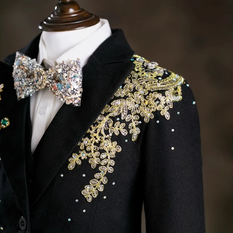 Luxus-Smokinganzug für Jungen, Kinder-Goldspitzen-Stickerei-Blazer, Weste, Hosen-Set, Hochzeitsfeier, Klavier-Auftritts-Kostüm, Anzug A4773 – Detail 6