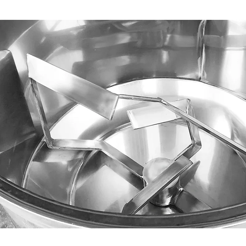 Bild 7: Edelstahl-Mischer, recycelbar, vertikal, gravimetrisch, für trockene Chargen, zur Verlangsamung der Mischung, für Recycling
