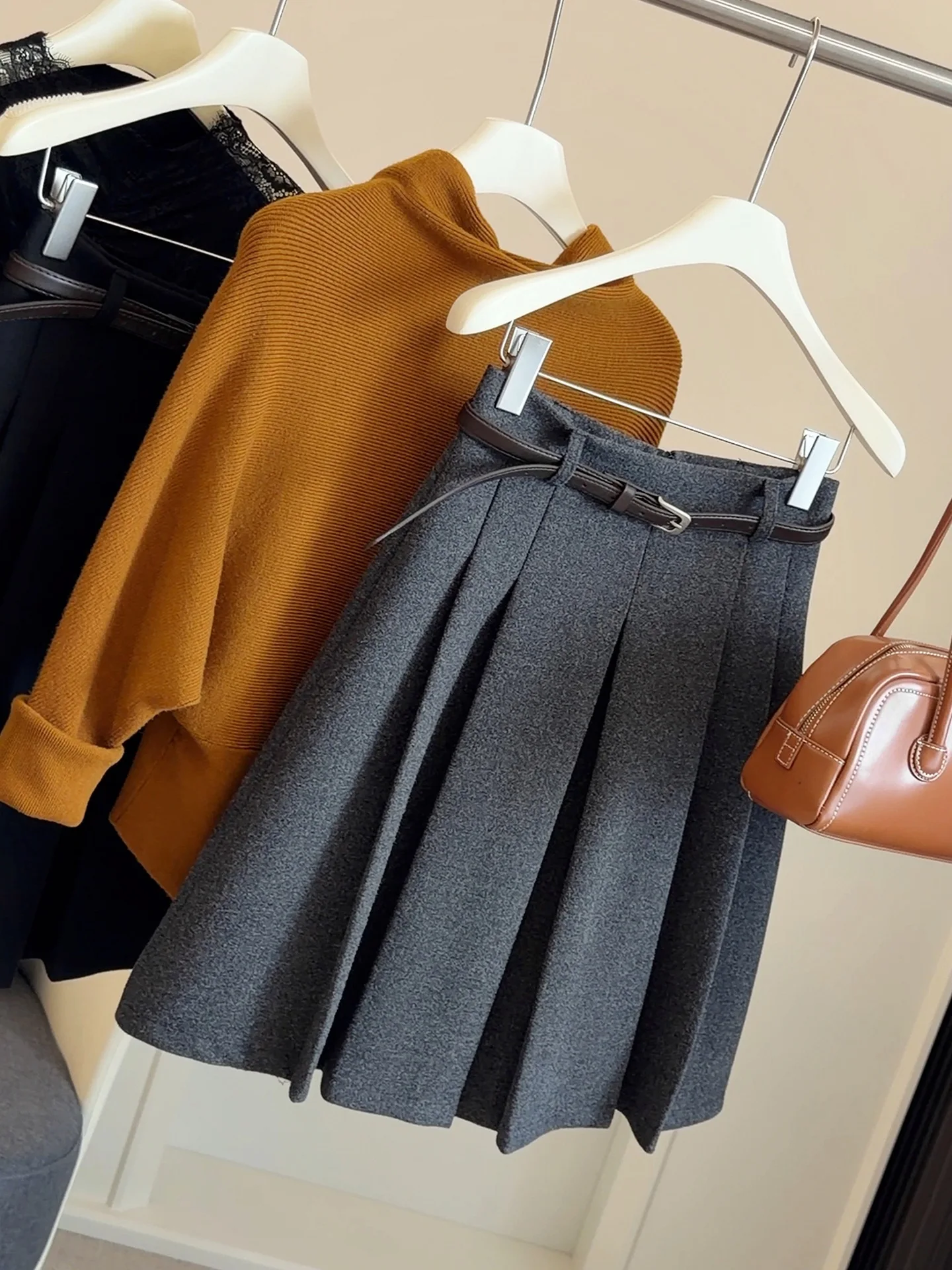 New Grey Woolen Pleated Mini Skirt Women Winter Fashion Outdoor Versatile High Waist Slim Waist Short Skirt Belt Loose A-line