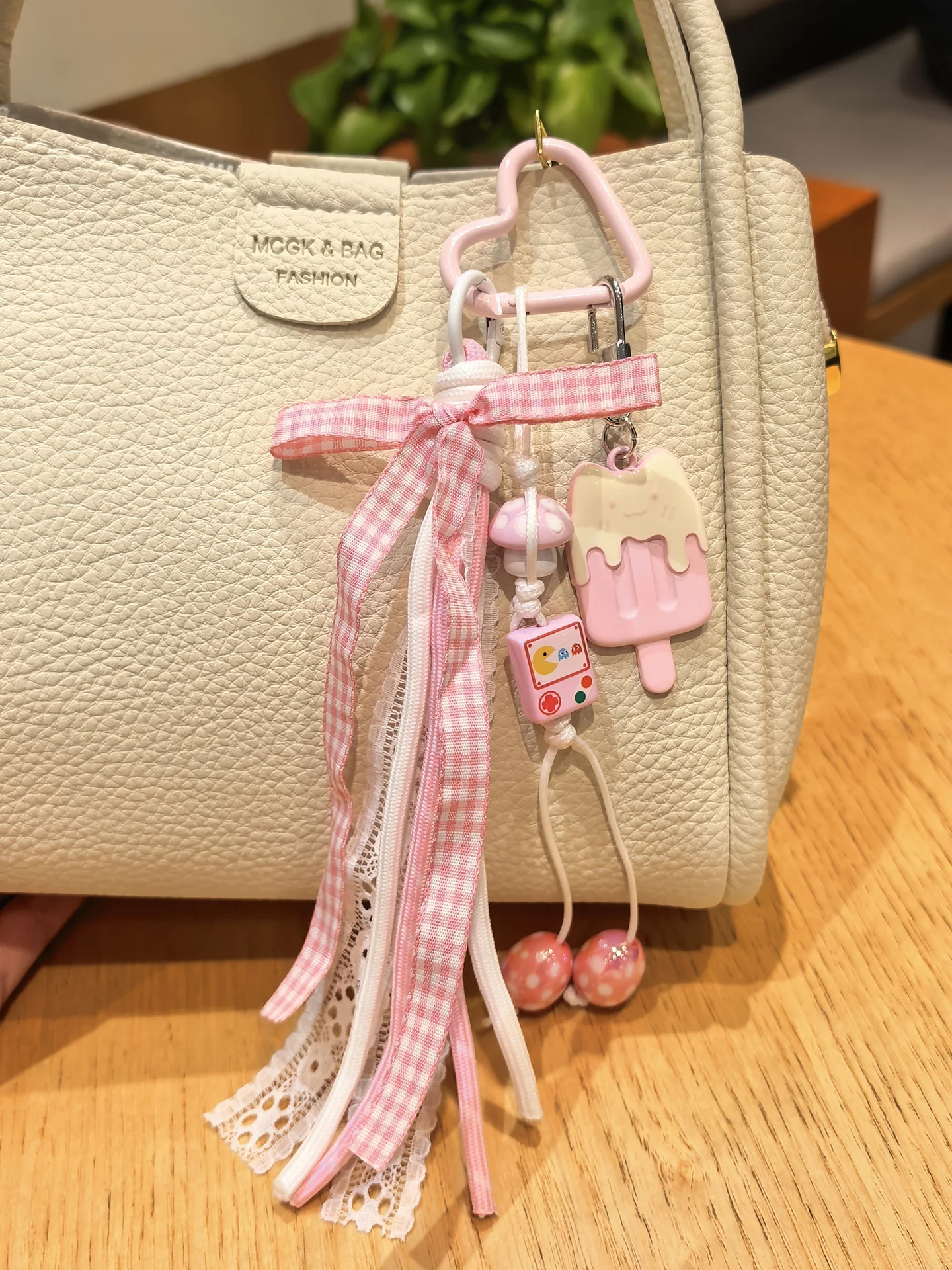 chaveiro-de-gato-de-sorvete-fofo-original-feito-a-mao-em-trico-acorio-criativo-da-serie-cores-vibrantes-para-mulheres