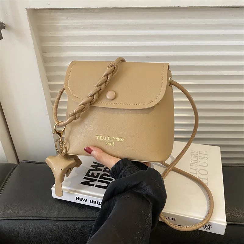 2023 New Fashion Personality Casual Solid Color Pu Soft Surface Retro Crossbody Portable Shoulder Small Square Bag for Women