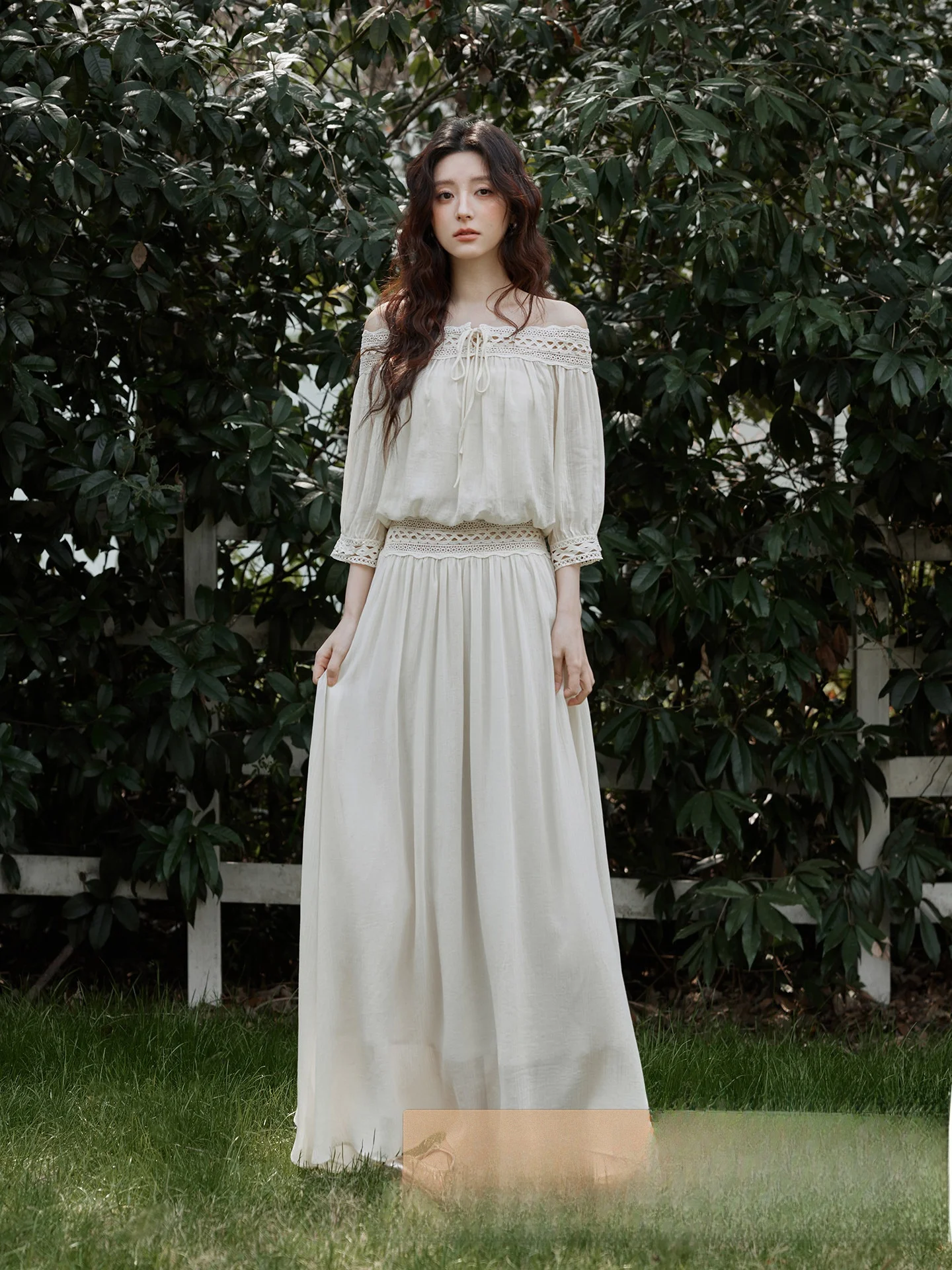 

Elegant Korean Style Shoulder Bared Shirt And Halter Skirt Set Spring Summer Holiday Beach Theme Women's Fashion Ensemble