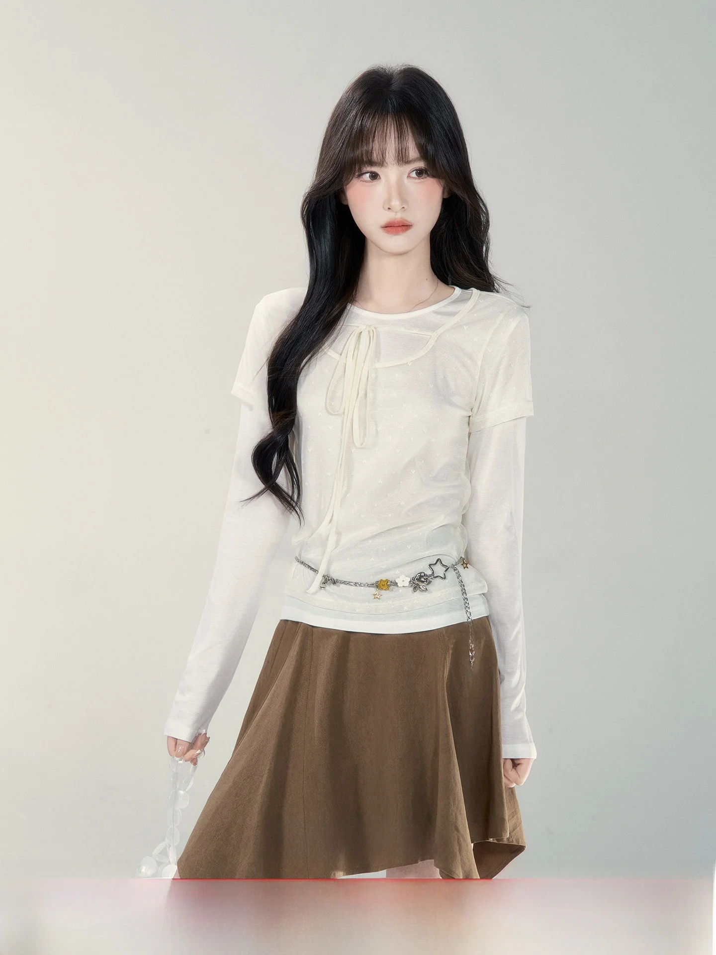 

Корейский женский комплект из двух предметов: футболка и топ, весна 2026, новинка, хит продаж, антивозрастной, модный, повседневный, с круглым вырезом, длинный рукав