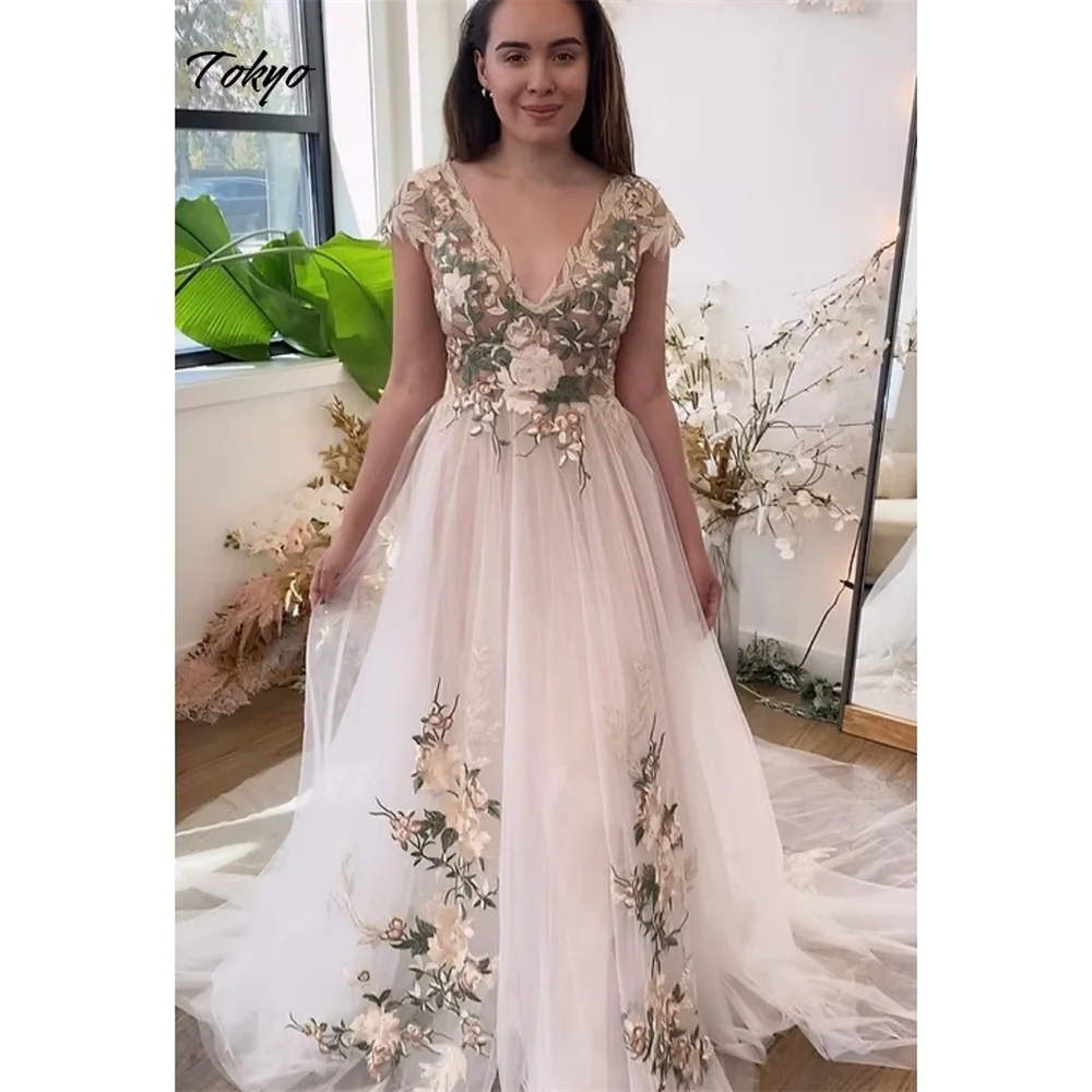 Tokyo Customized White V-Neckline Wedding Dress Short Sleeve Flower Tulle Bridal Gown Elegant Court Train A-Line Wedding Gown