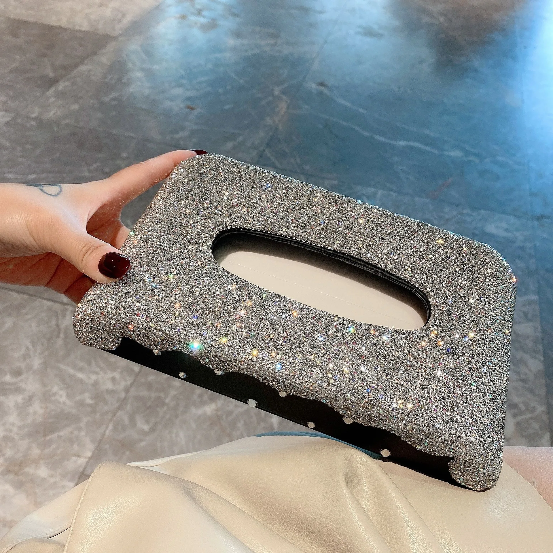 Bling Rhinestone Tissue Box Luxury Shiny Diamond Car Tissue Dispenser Home Decoration Interior Accessories Gift