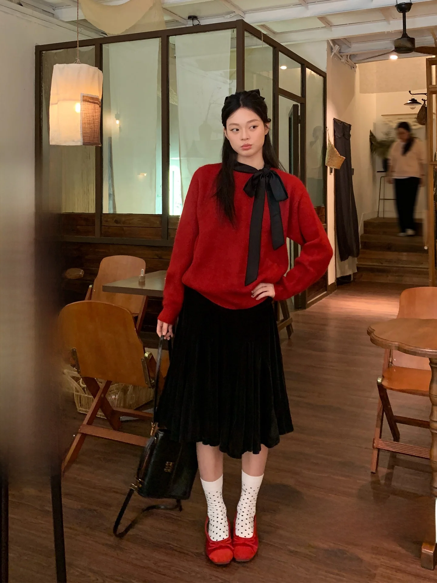 

Black Velvet Pleated A-Line Skirt Women's High Waist Loose Slimming Winter New Style Song Zhengen Commute Korean Version