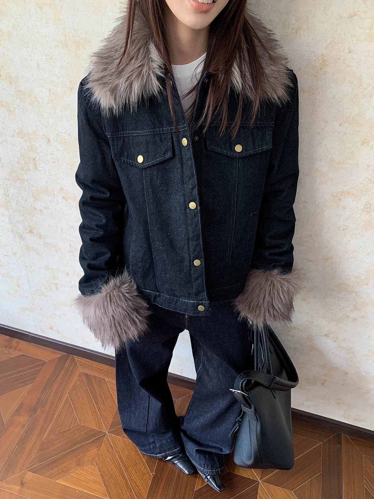 

Женская джинсовая куртка Aket American Style из утолщенного хлопка с меховым воротником, в уличном стиле, с элементами дизайна Lazy Design