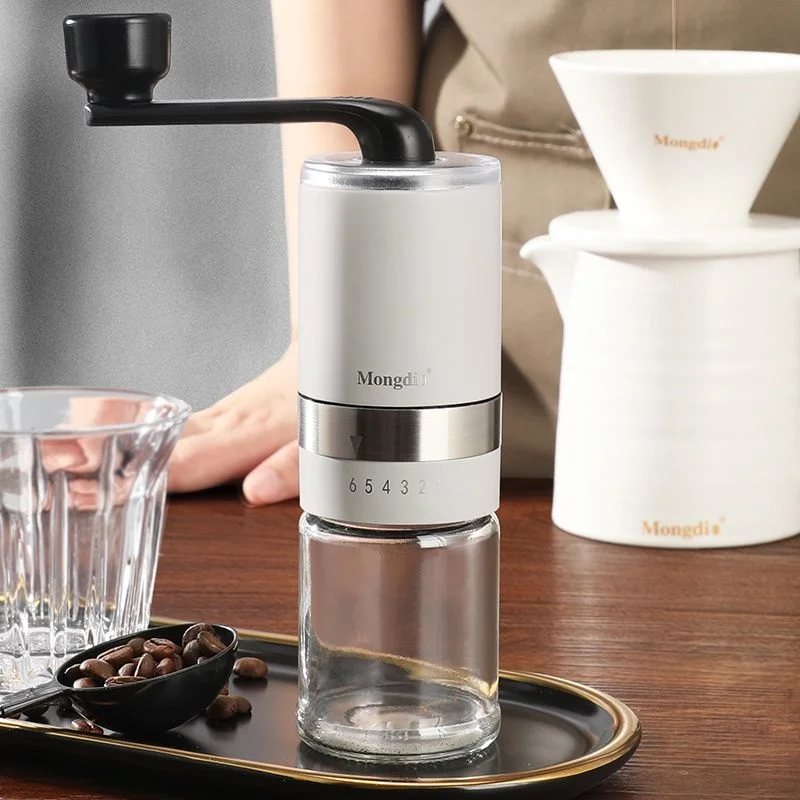 

Ручная кофемолка: портативный инструмент для помола, приготовления пуровера, эспрессо, прессования, обжарки и экстракции. Компактный набор.