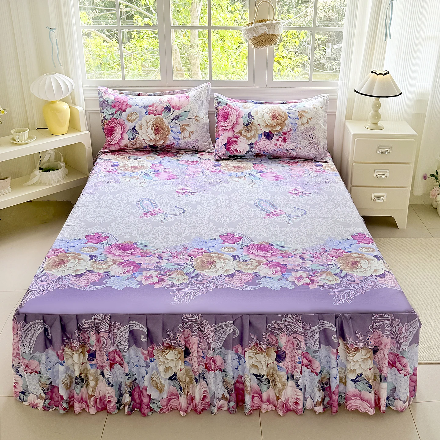 

Комплект из 3 предметов: покрывало с цветочным узором, юбка для кровати (для односпальных, двуспальных, королевских и очень больших кроватей) с кружевом, простыни-юбки для двуспальных кроватей