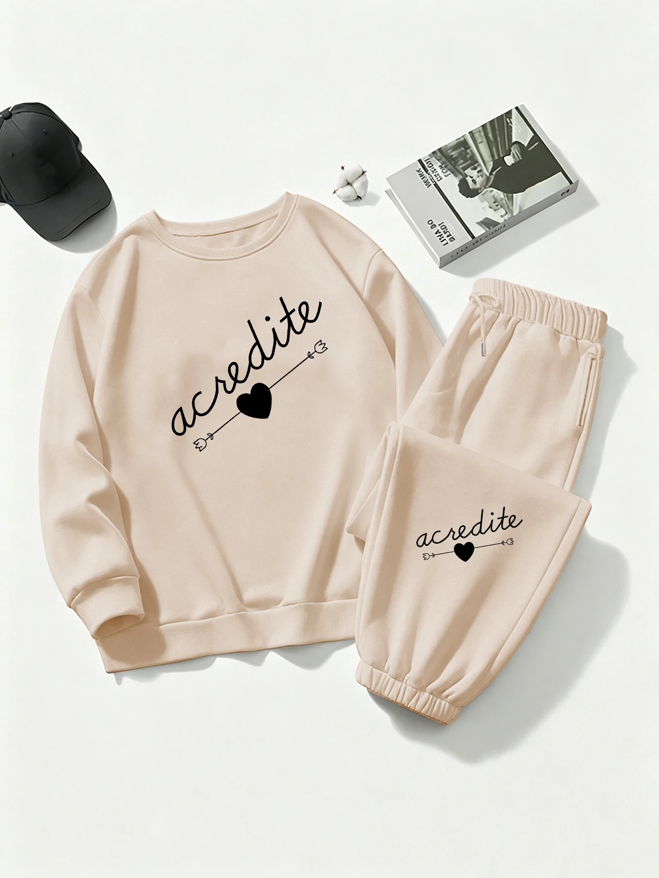 

Lightly Sweet and Energetic Casual Sweatshirt Set, Gentle Lettering Print Women's Two-Piece Set, Loose Slim-Fit Casual Outfit, Round Neck Long-Sleeve Top and Jogger Sweatpants, Spring and Autumn Campus Wear, Women's Clothing