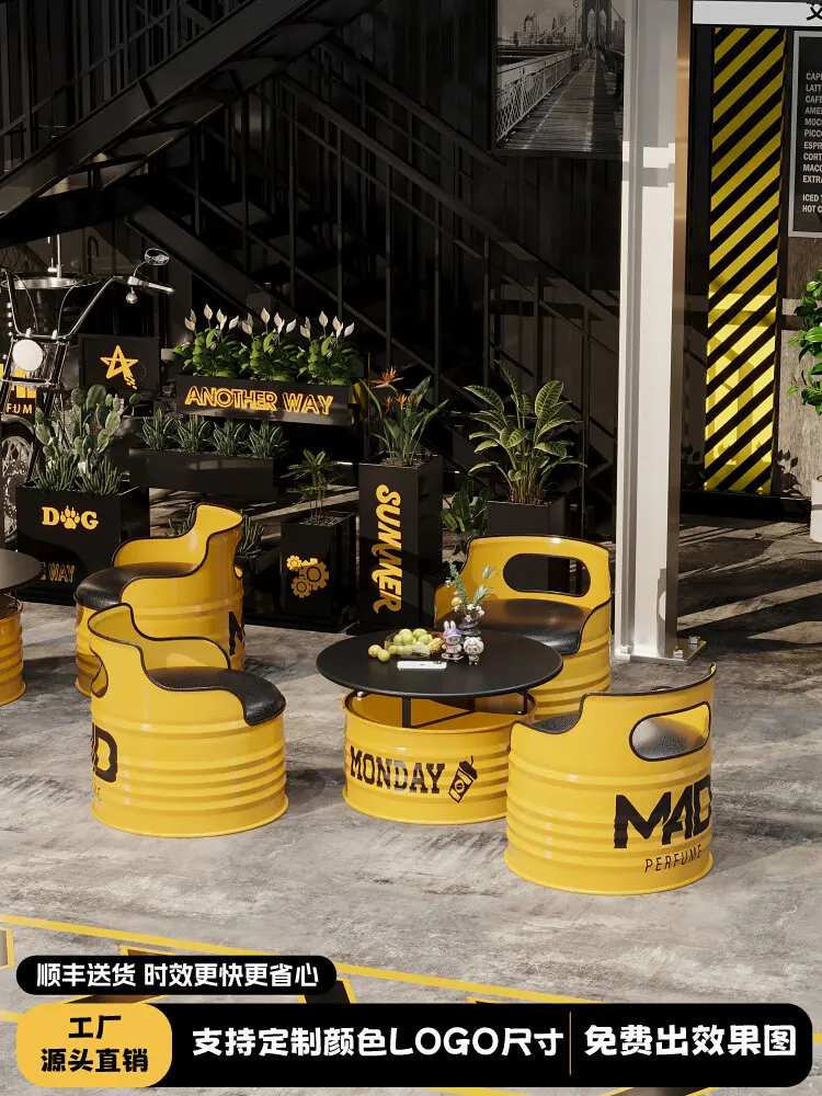 Conjunto de Mesa y Sillas de Estilo Industrial, Combinación Creativa de Hierro Forjado para Tienda Online, Asientos Personalizados con Forma de Barril de Aceite