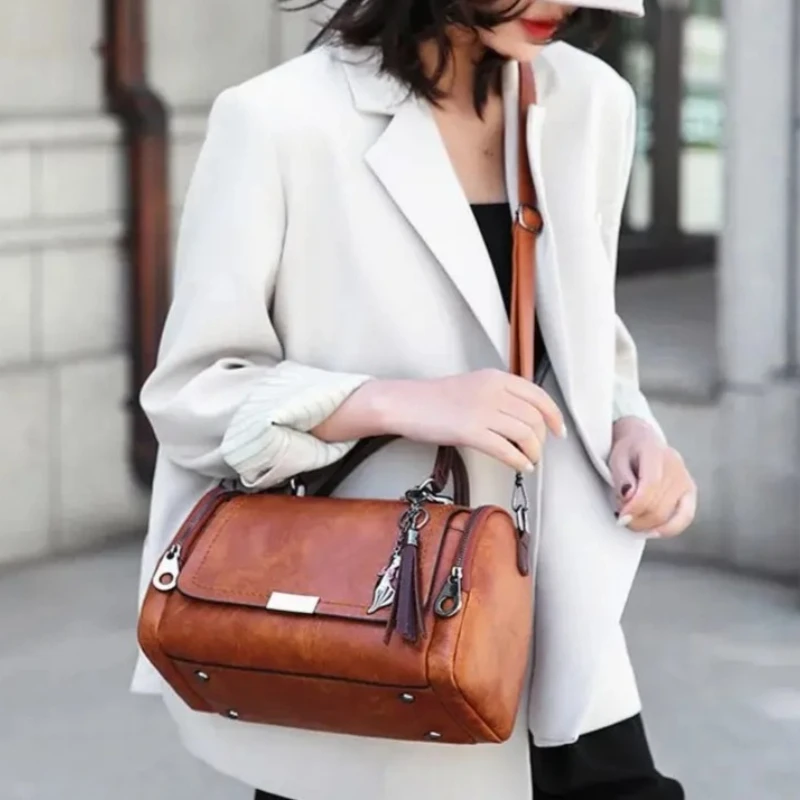 

Женская сумка через плечо 2026 с декором из кисточек, большая вместительная сумка на молнии, модная сумка-кроссбоди со съемным ремнем, сумка-бостон