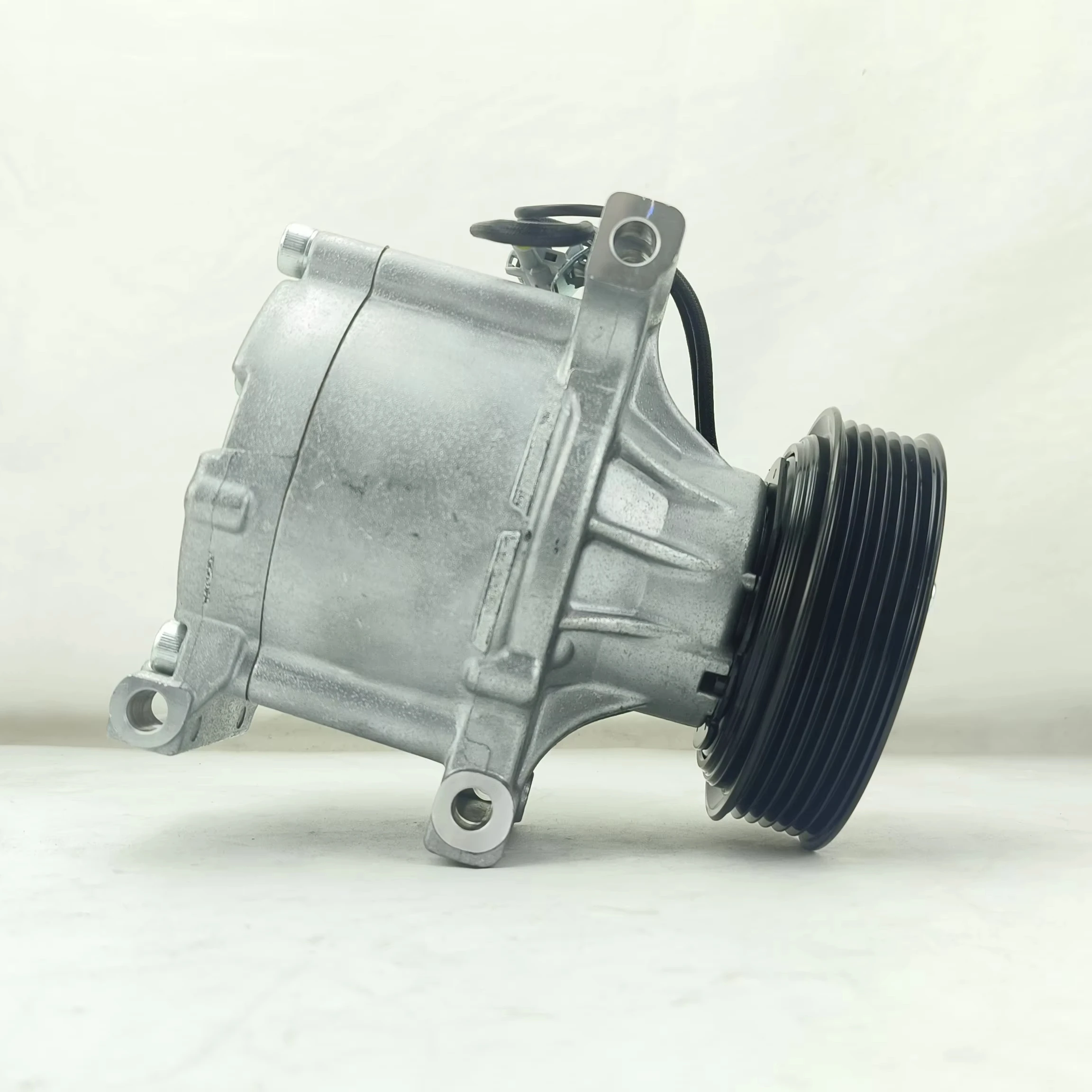 

Hot Sell Auto Part 44728-03600 Air Conditioner Compressor for AC Compressor for TOYOTA Tank 1.0L