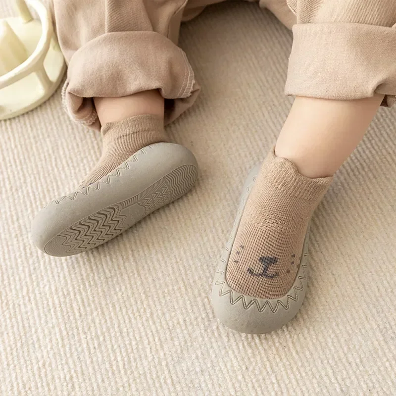 Scarpe da bambino Calzini da bambina per neonato Scarpe da neonato abbinate ai colori Scarpe per bambini carine Calzini da pavimento per bambini con