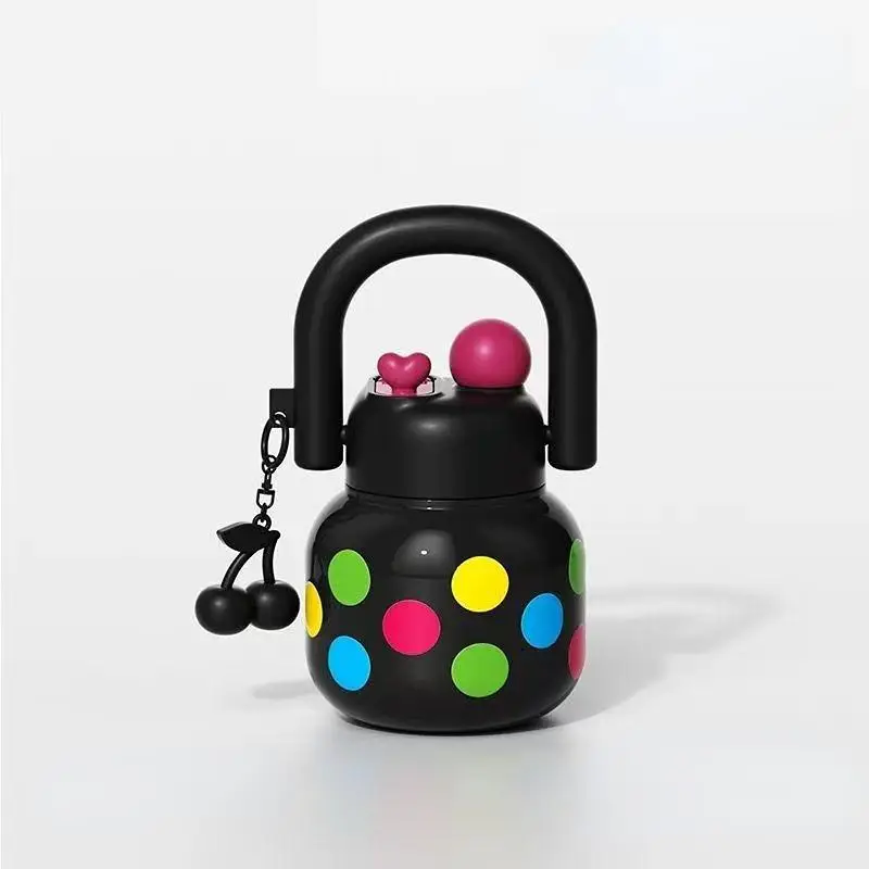 زجاجة مياه لطيفة 800 مل مع زخرفة، تصميم شفاطات مزدوجة، مضادة للبقع أحمر الشفاه، حزام سفر قابل للفصل، مناسبة للفتيات