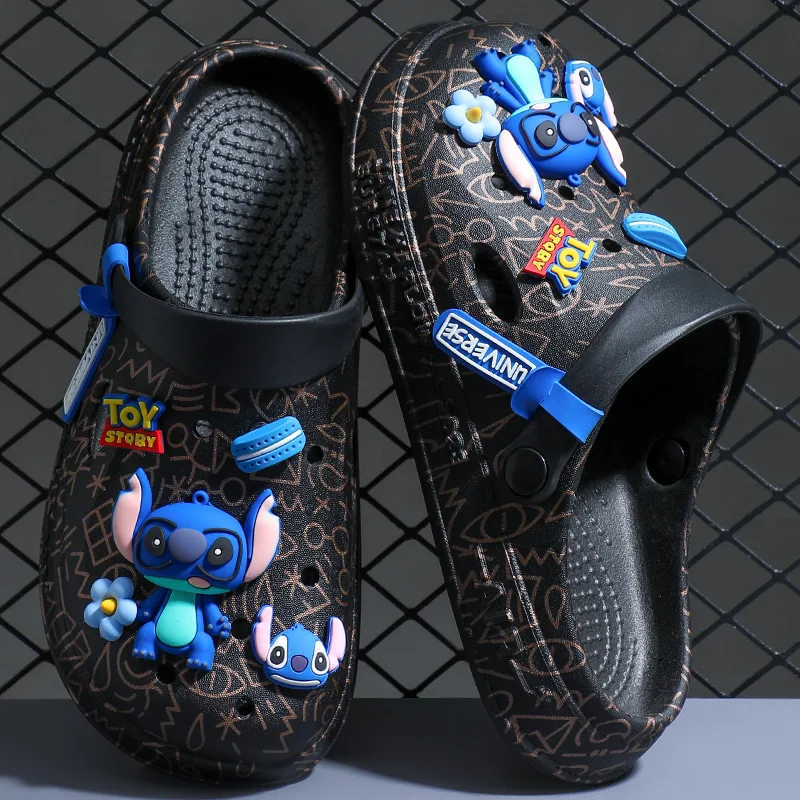 

2025 Summer New Cartoon Stitch Breathable Light And Comfortable Cool Casual Beach Couple Non-Slip Sandals And Slippers.