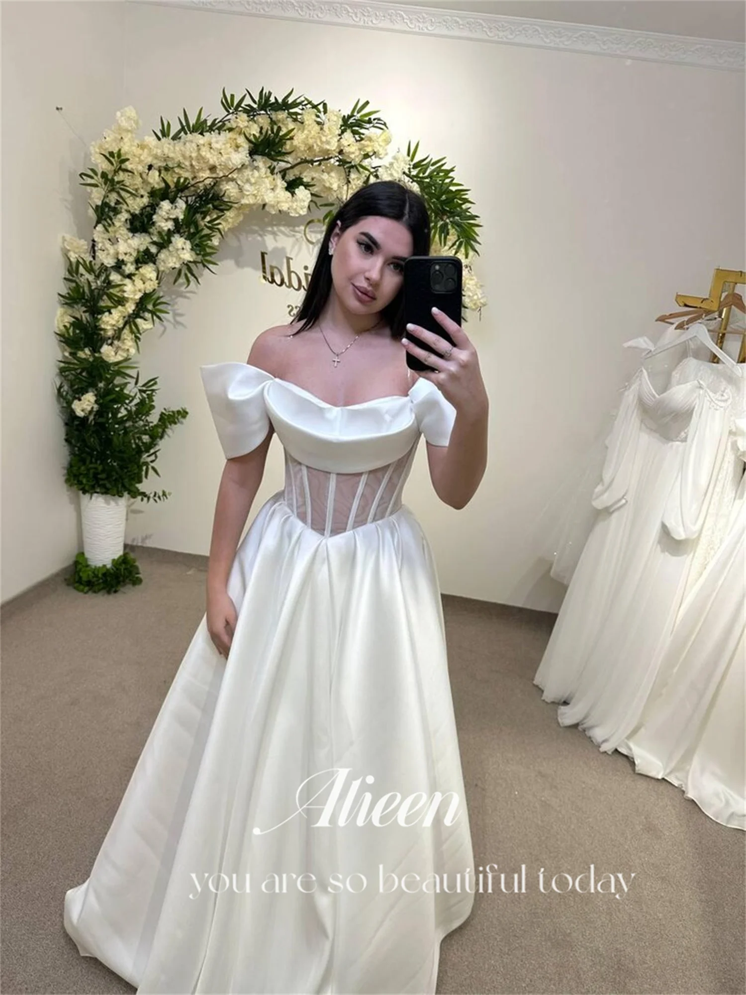 Aileen Gaun Malam Wanita Mewah Kustom untuk Acara Khusus Merek Gaun Malam Mewah Wanita Bahu Terbuka Satin