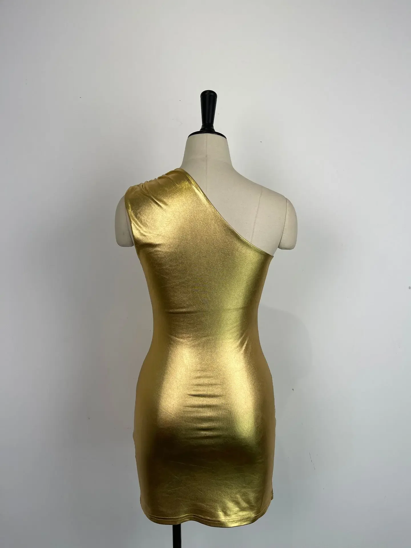 Metallic Gilding One Shoulder Bodycon Mini Party Dress Women Sexy Sleeveless Shiny Slim Night Clubwear Sweet Birthday Outfits