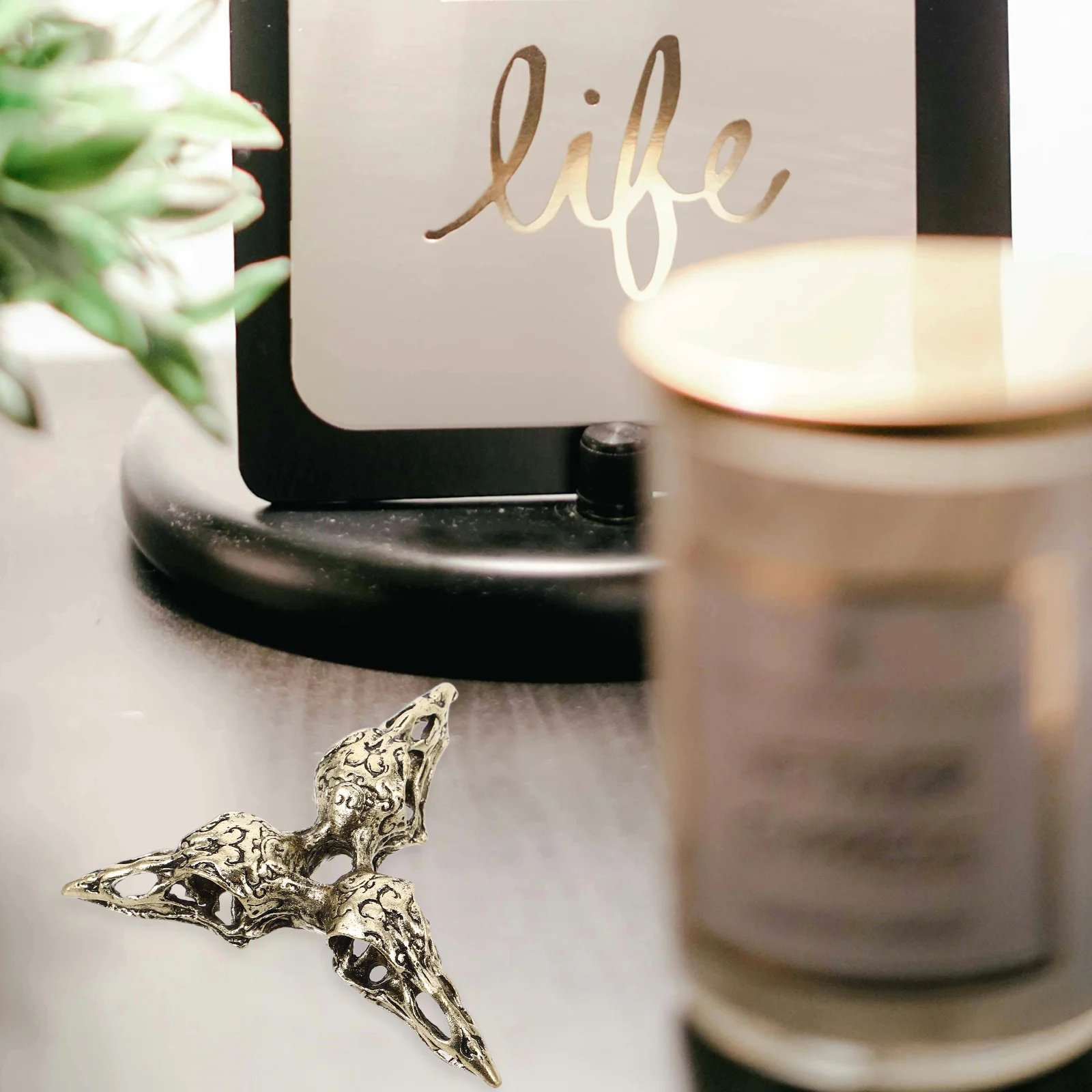 

Crow Skull Crystal Sphere Holder Small Ball Decorative Stand Metal Material Home Decor Practical Use Lightweight Portable