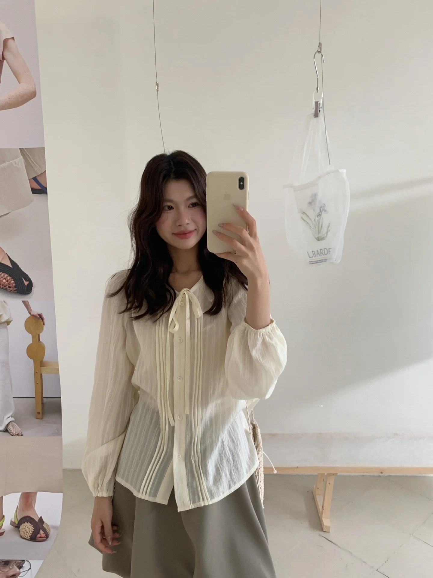 

Нежный Ветерок: Новая Модная Женская Блузка с Длинным Рукавом, Плиссированным Воротником-Тюльпаном, Бантом и Вышивкой, Весна-Лето 2026